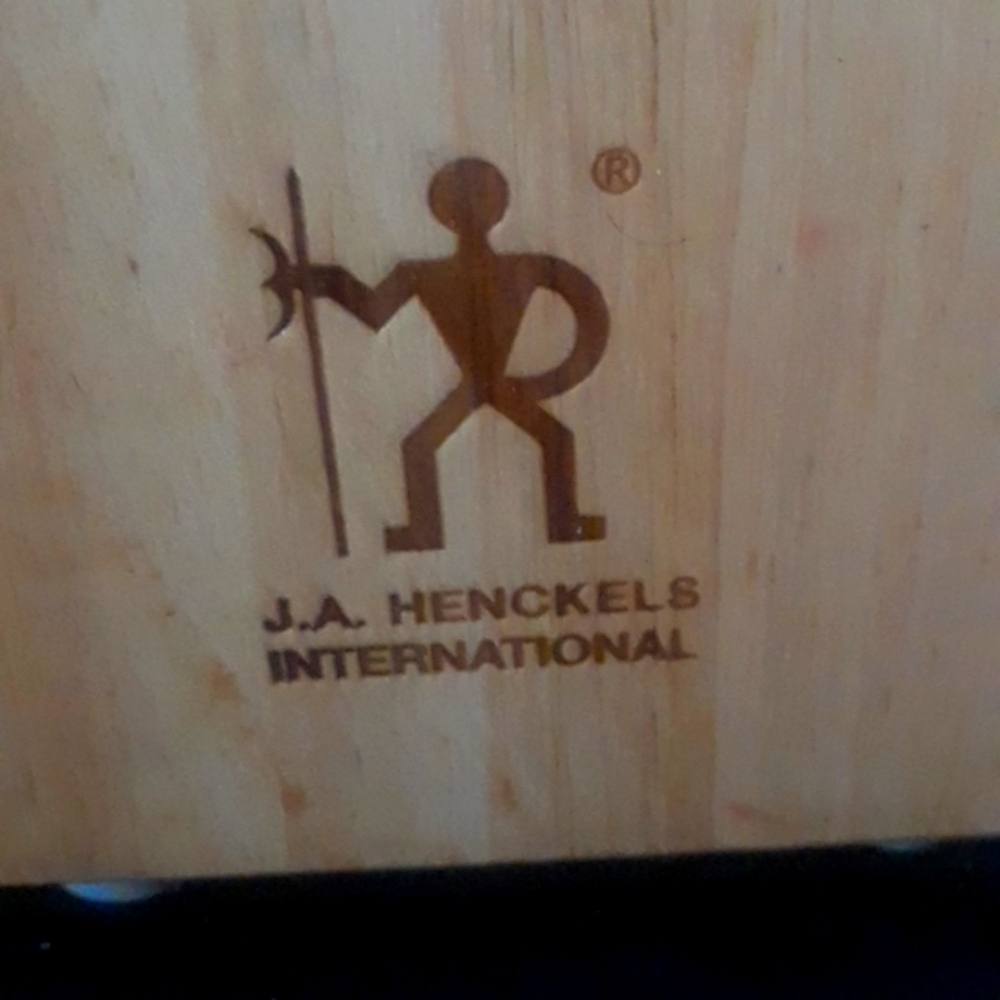 JA Henckels Wooden Knife Block. Great Condition